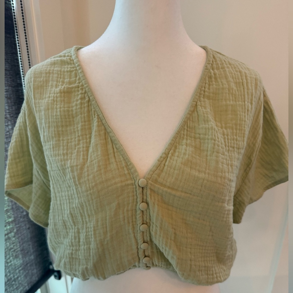Forever 21. Pale Green Gauze Short Sleeve Crop Top. Size Small. - Picture 2 of 7